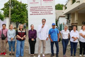 Erasmo González Robledo pone en marcha una obra más de pavimentación en la Ampliación Revolución Verde